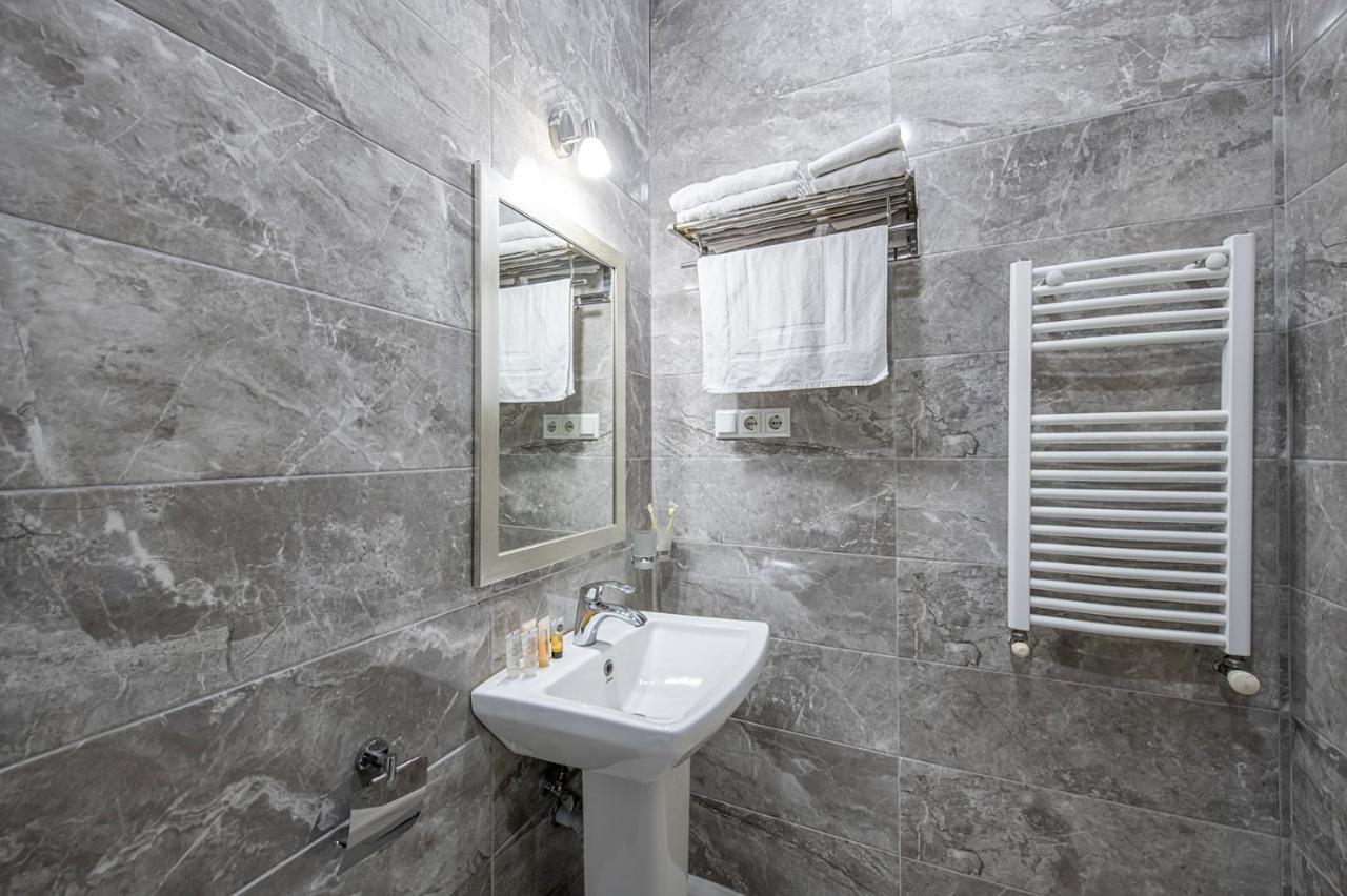 Apart Hotel Gh Tbilisi Bagian luar foto
